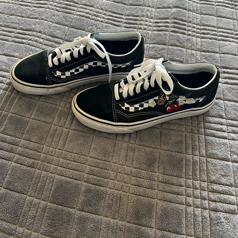 Vans Old Skool Floral Embroidery Skate Shoes, size 8.5 (women) / 7 (men) - Picture 2 of 11